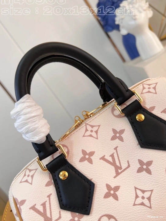 First bag ru BANDOULIÈRE VUITTON 20 LOUIS SPEEDY 0711